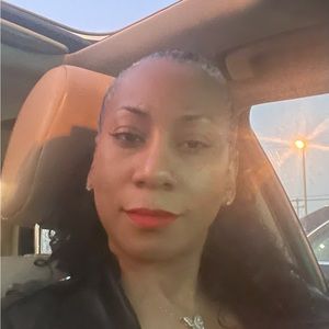 Meet your Posher, Akila